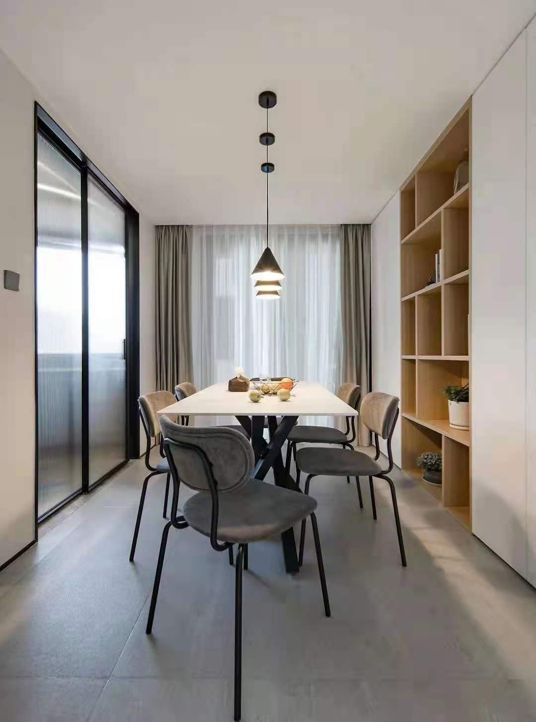 自然舒適的木飾面, 溫柔色調(diào)的軟裝，讓整個(gè)空間更具治愈感和親和力，加上生活的煙火氣，安靜而溫馨，平淡而簡單。 (2).jpg