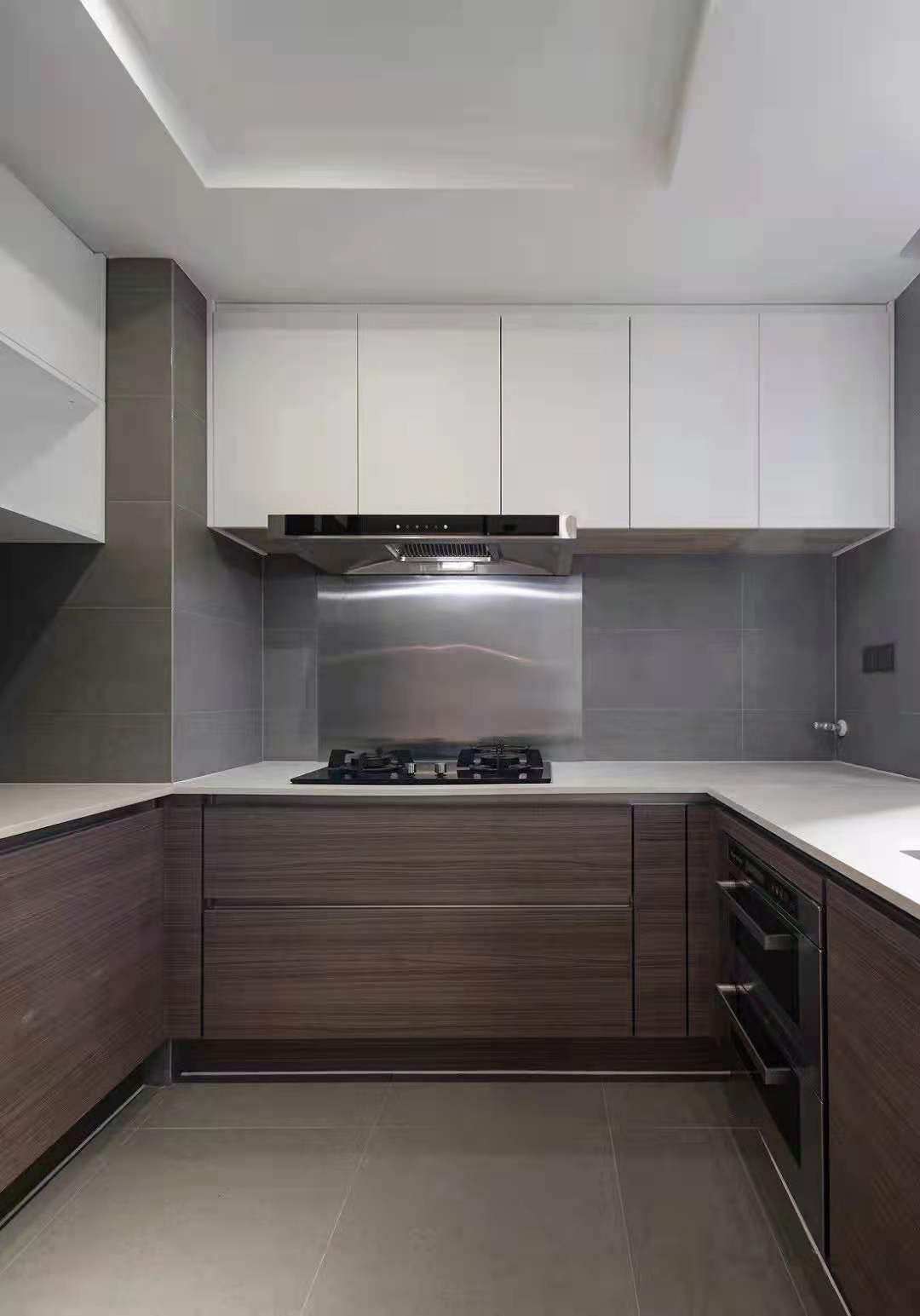 自然舒適的木飾面, 溫柔色調(diào)的軟裝，讓整個(gè)空間更具治愈感和親和力，加上生活的煙火氣，安靜而溫馨，平淡而簡單。 (8).jpg